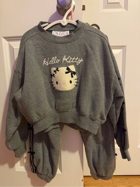 Hello Kitty Children’s Place Gray Kids Sweatshirt & Joggers Set